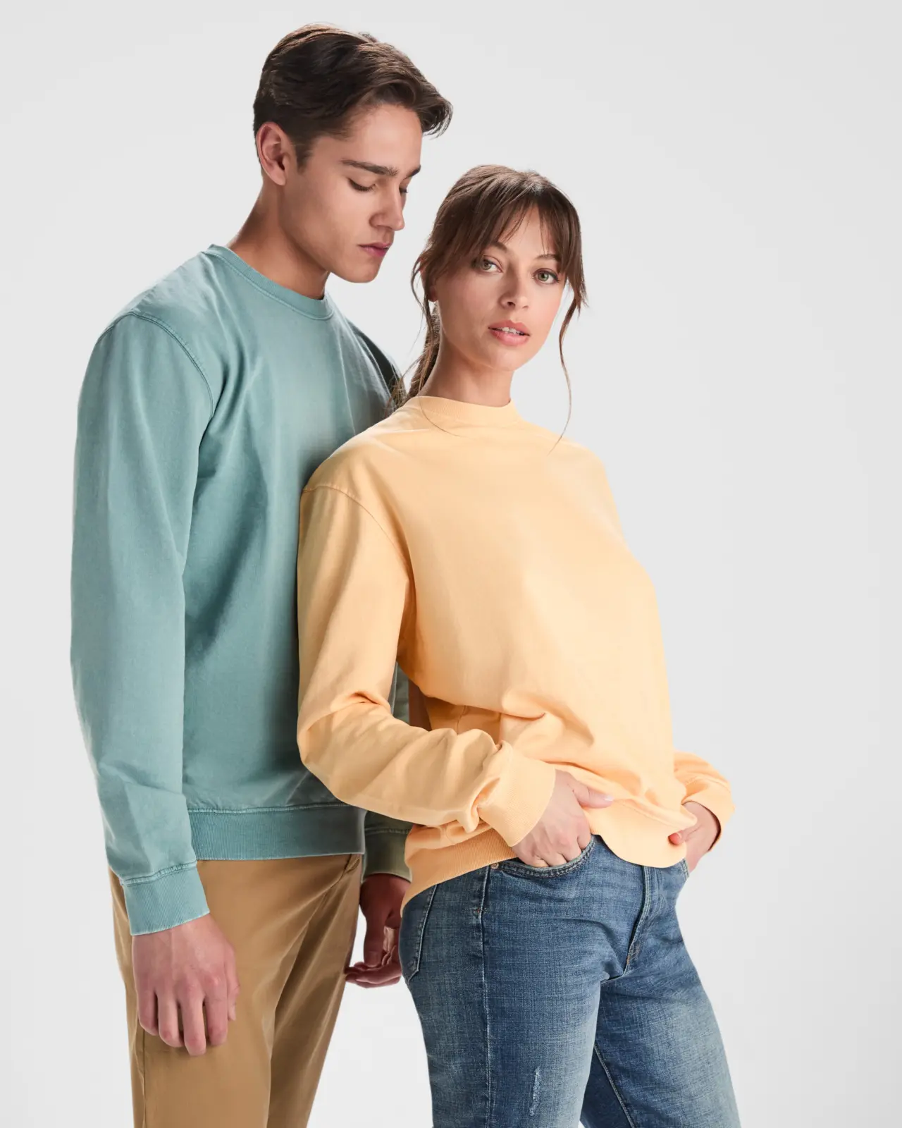 Felpa con cappuccio unisex in 100% cotone 250 g 4 Felpa con cappuccio unisex in 100% cotone 250 g 4