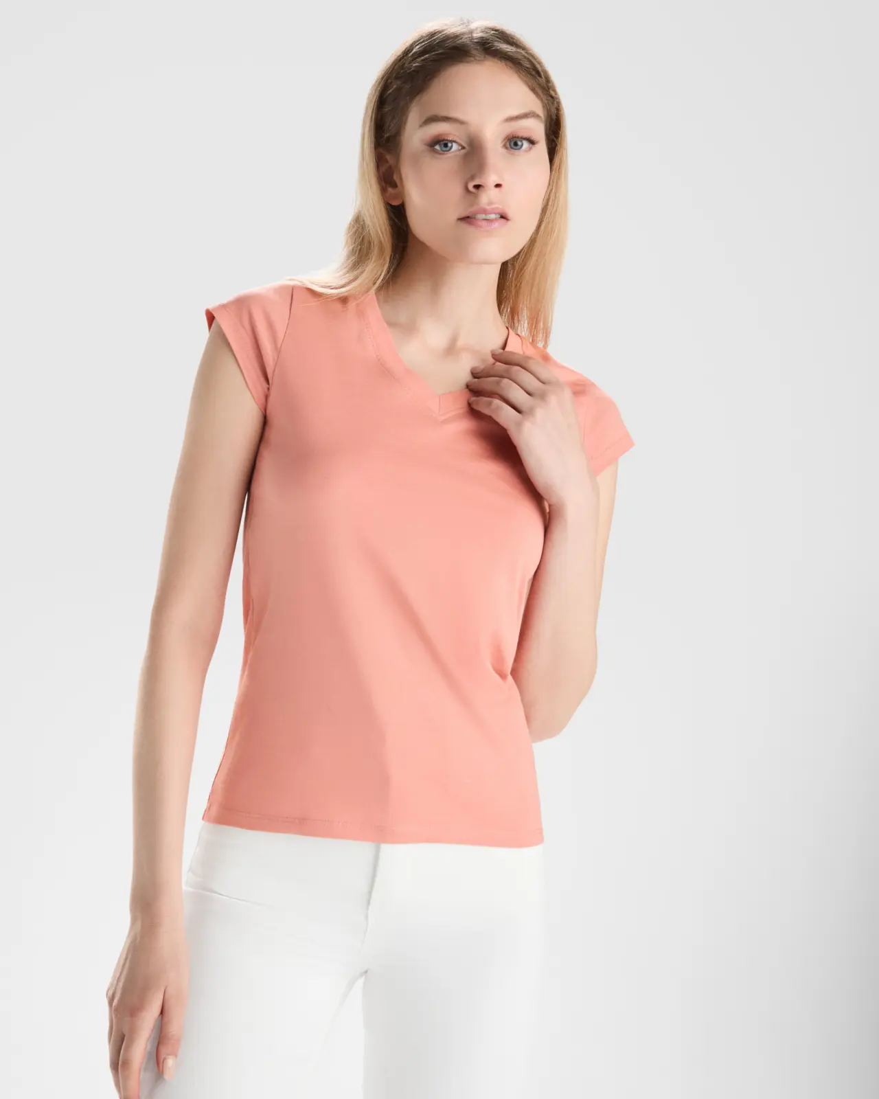 Polo donna slim fit in 100% cotone 155 g – 2E4VMHLYE 2 Polo donna slim fit in 100% cotone 155 g – 2E4VMHLYE 2