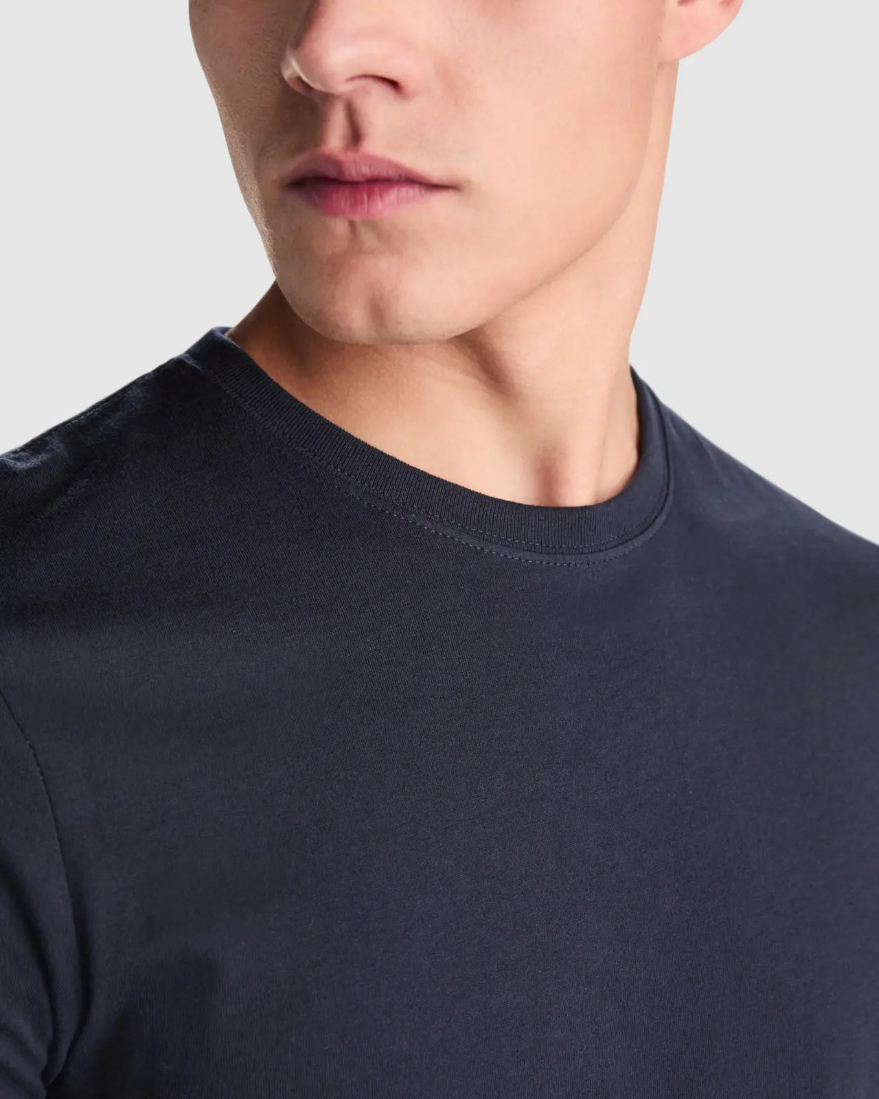 Polo uomo in 100% cotone 180 g – 2E7OKN87F 4 Polo uomo in 100% cotone 180 g – 2E7OKN87F 4