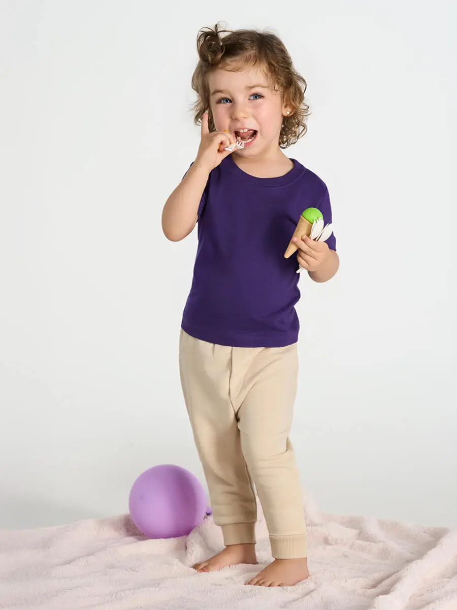 T-shirt neonato girocollo manica corta in 100% cotone 155 g T-shirt neonato girocollo manica corta in 100% cotone 155 g